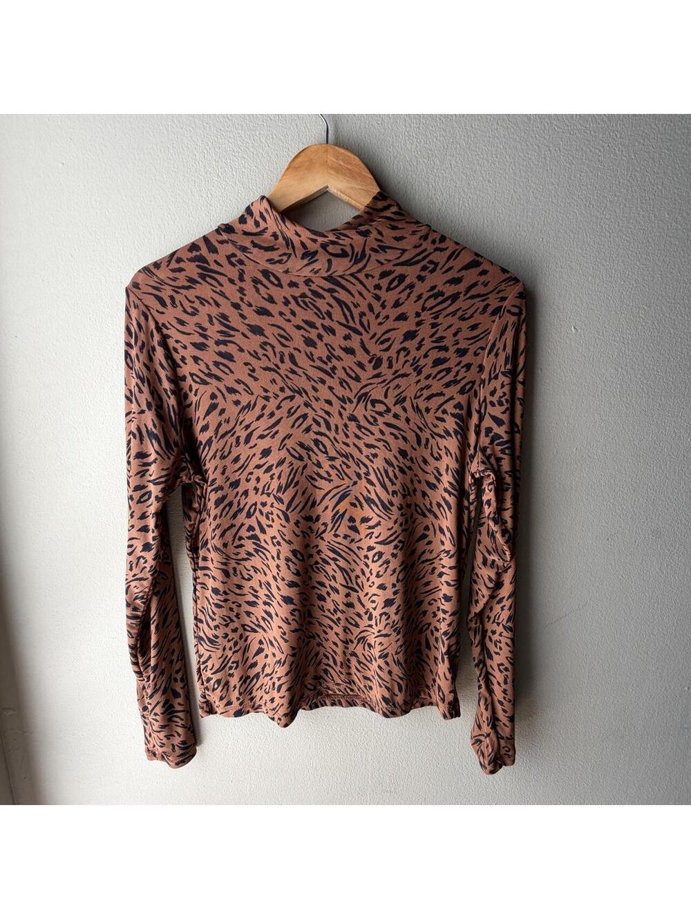 Rust Animal Print Mesh Mock Neck Top • M 🖤